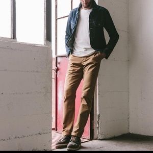 The slim chino in British khaki 30